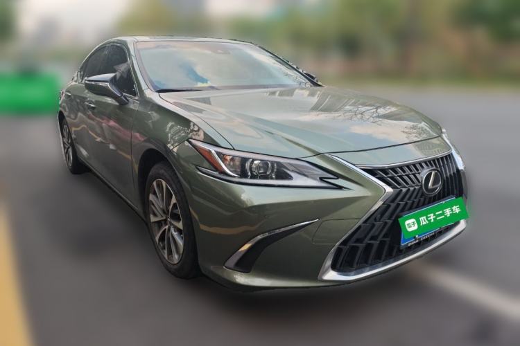 Used Lexus ES 2022 200 Excellence Edition Front Right 45 Deg