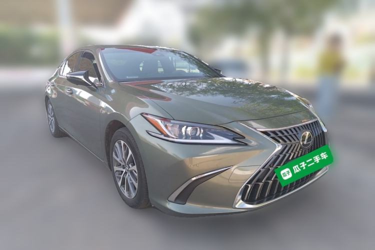 Used Lexus ES 2022 300h Excellence Edition Front Right 45 Deg