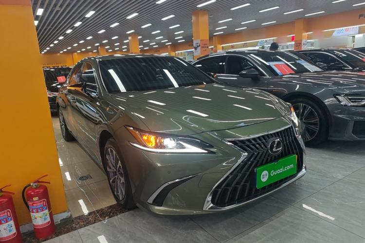 Used Lexus ES 2022 200 Excellence Edition Front Right 45 Deg