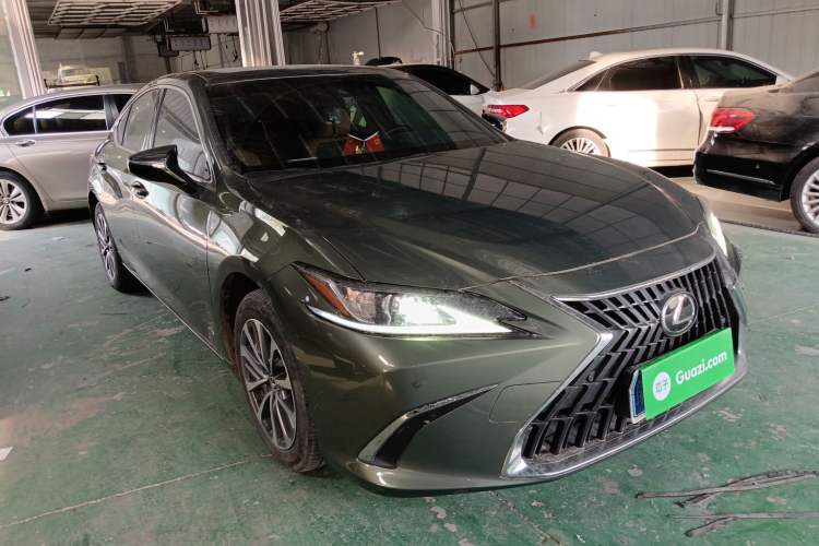 Used Lexus ES 2022 200 Excellence Edition Front Right 45 Deg