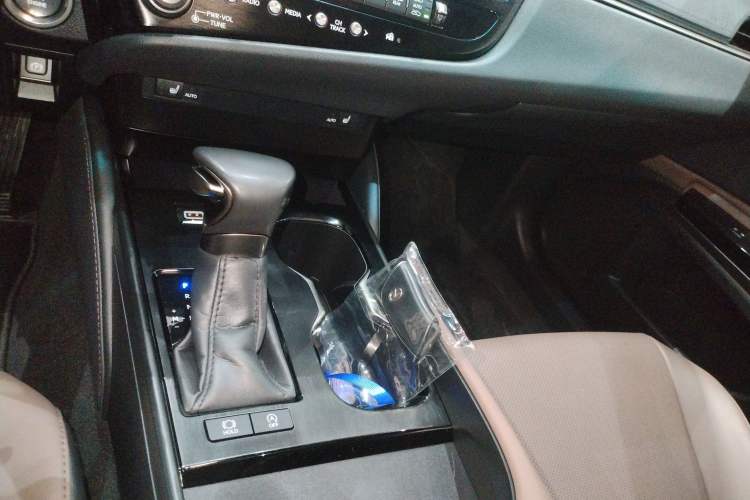 Used Lexus ES 2022 200 Excellence Edition Gear Lever