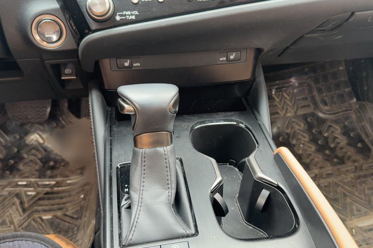 Used Lexus ES 2022 200 Excellence Edition Gear Lever