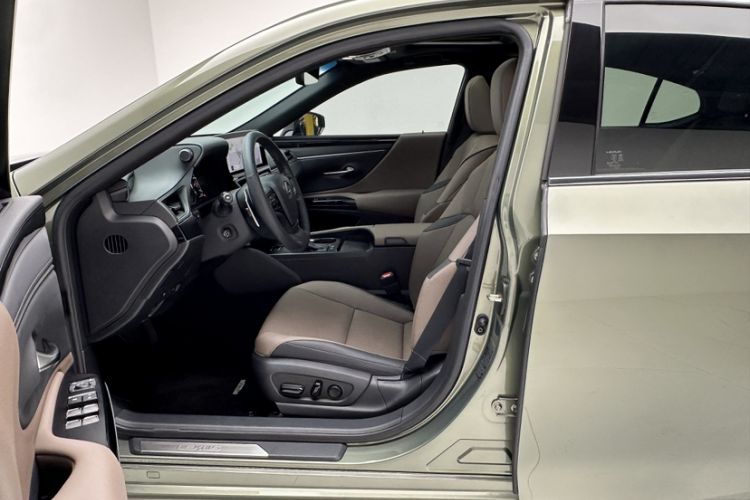 Used Lexus ES 2022 300h Excellence Edition Interior 1