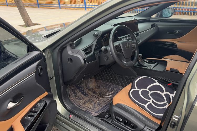 Used Lexus ES 2022 200 Excellence Edition Interior 1