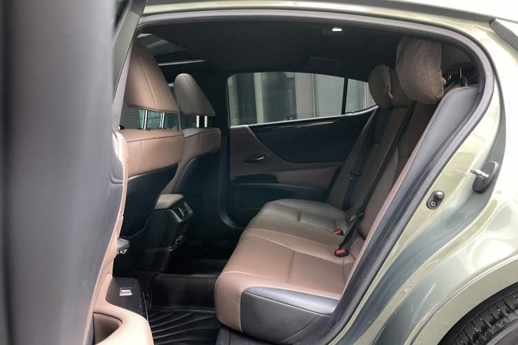 Used Lexus ES 2022 260 Excellence Edition Interior 2