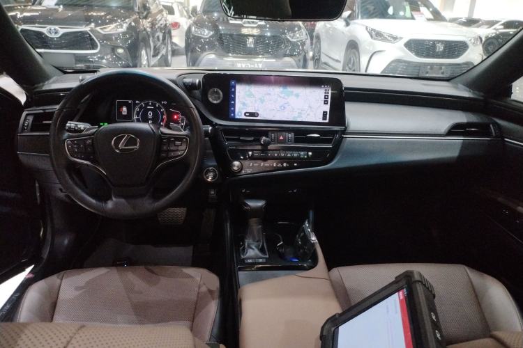 Used Lexus ES 2022 200 Excellence Edition Interior 2