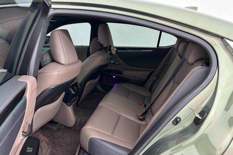 Used Lexus ES 2022 200 Excellence Edition Interior 3