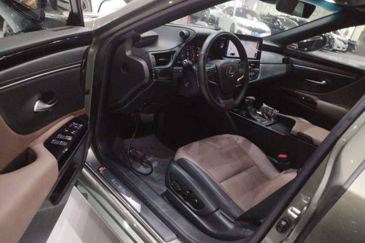 Used Lexus ES 2022 200 Excellence Edition Interior 3