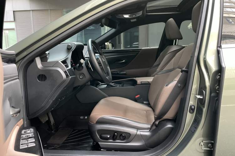 Used Lexus ES 2022 260 Excellence Edition Interior 4