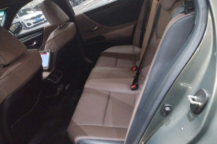 Used Lexus ES 2022 200 Excellence Edition Interior 4