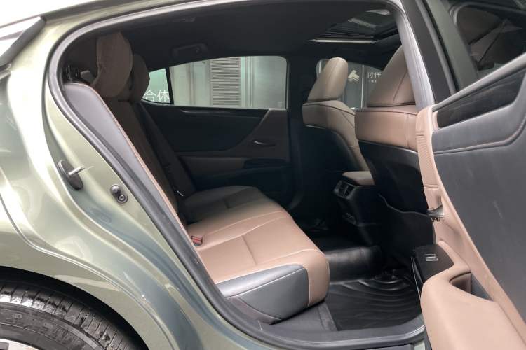 Used Lexus ES 2022 260 Excellence Edition Interior 5