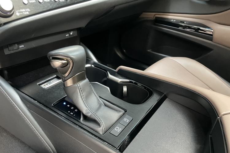 Used Lexus ES 2022 260 Excellence Edition Interior 6