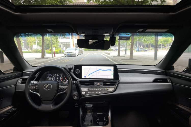 Used Lexus ES 2022 260 Excellence Edition Interior 8
