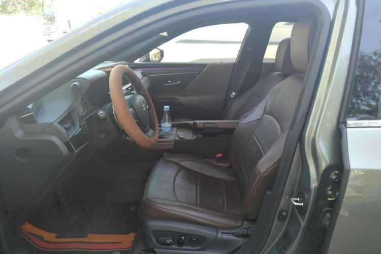Used Lexus ES 2022 300h Excellence Edition Left Front Seat