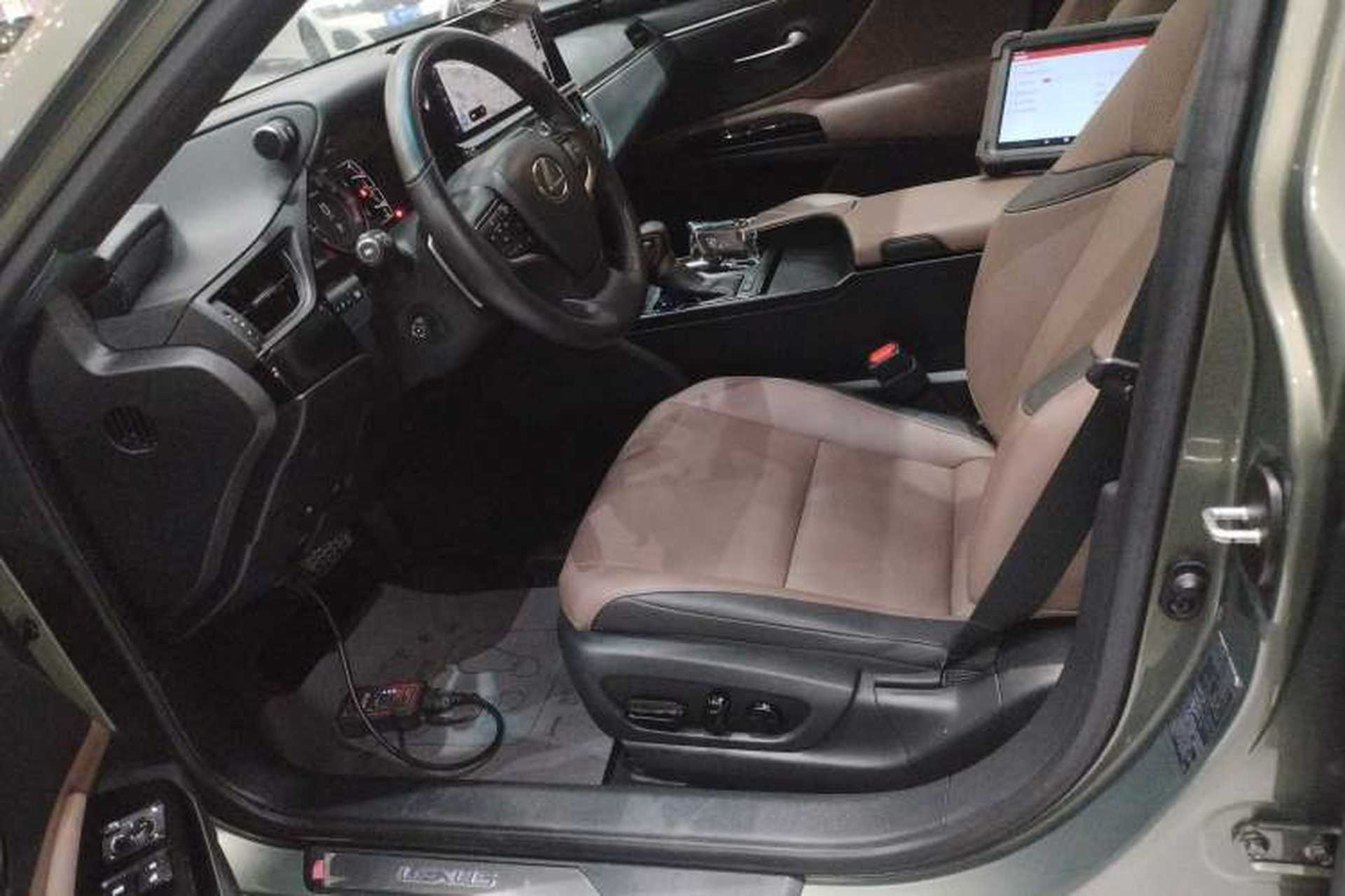 Used Lexus ES 2022 200 Excellence Edition Left Front Seat