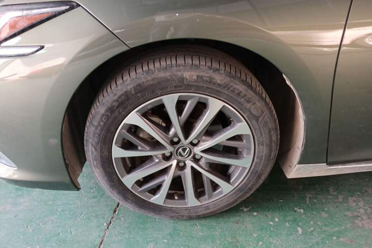Used Lexus ES 2022 200 Excellence Edition Left Front Wheel Hub