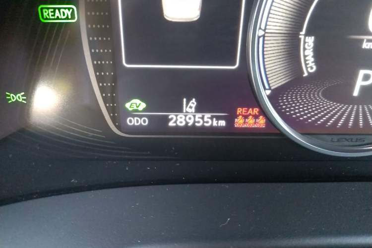 Used Lexus ES 2022 300h Excellence Edition Odometer Close Up