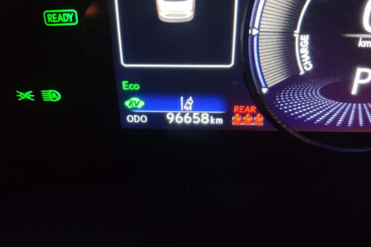 Used Lexus ES 2022 300h Deluxe Edition Odometer Close Up