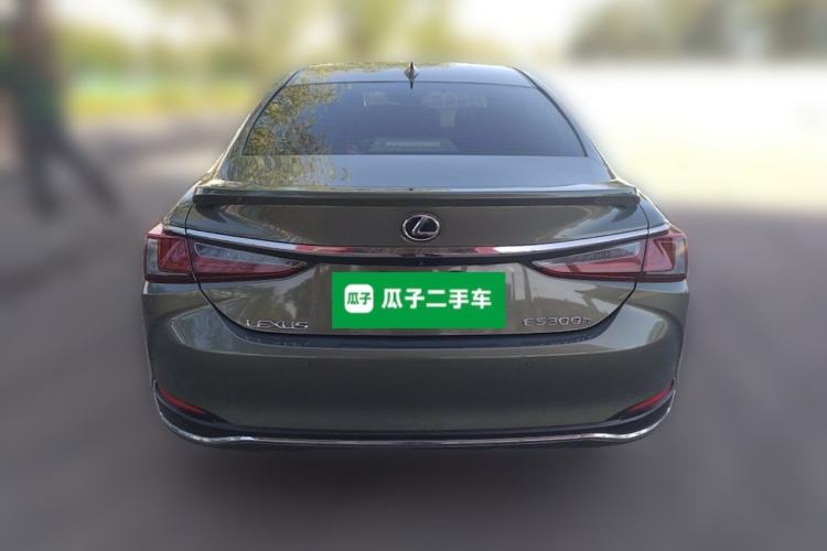 Used Lexus ES 2022 300h Excellence Edition Rear