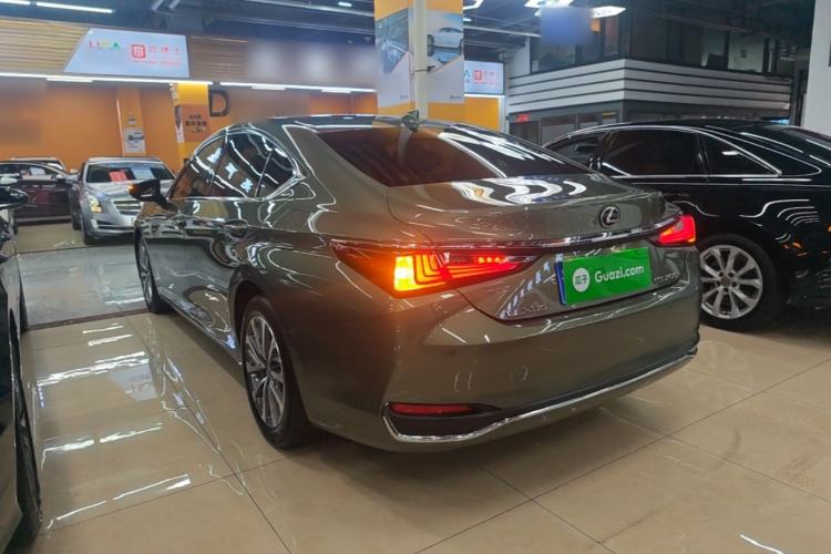 Used Lexus ES 2022 200 Excellence Edition Rear Left 45 Deg