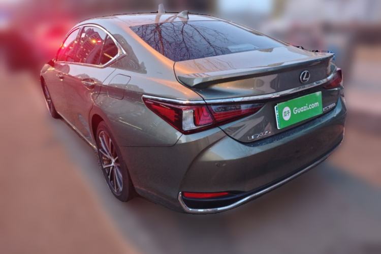 Used Lexus ES 2022 300h Deluxe Edition Rear Left 45 Deg