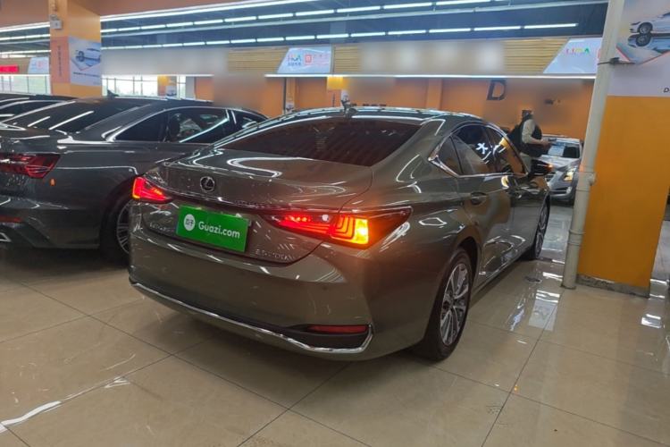 Used Lexus ES 2022 200 Excellence Edition Rear Right 45 Deg