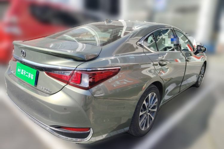 Used Lexus ES 2022 300h Excellence Edition Rear Right 45 Deg