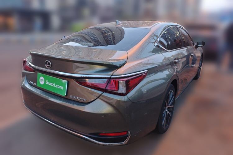 Used Lexus ES 2022 300h Deluxe Edition Rear Right 45 Deg
