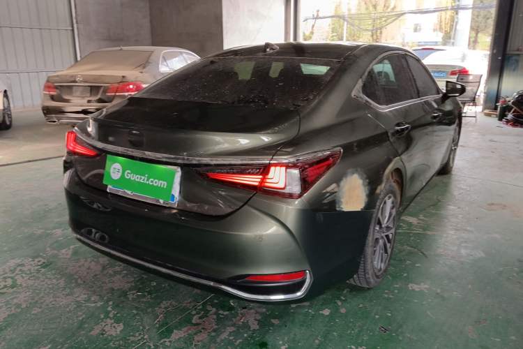 Used Lexus ES 2022 200 Excellence Edition Rear Right 45 Deg