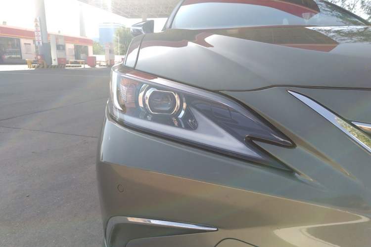 Used Lexus ES 2022 300h Excellence Edition Right Front Headlight