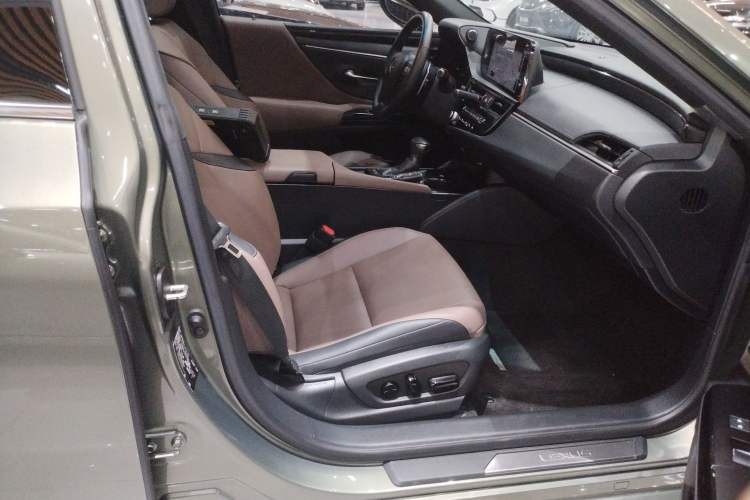Used Lexus ES 2022 200 Excellence Edition Right Front Seat