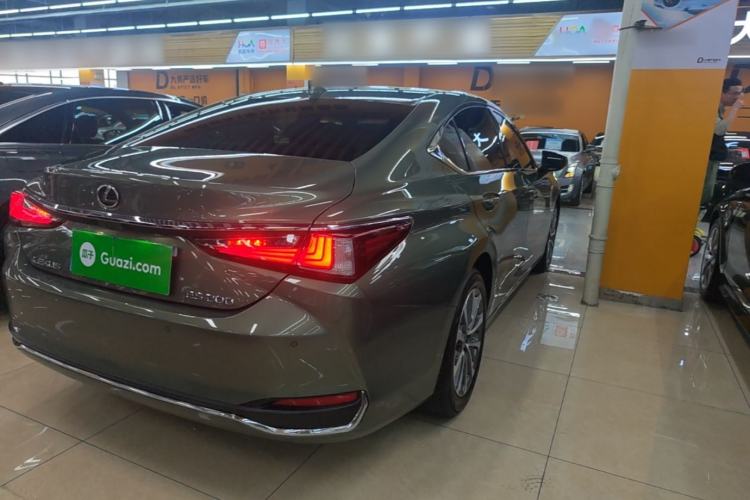 Used Lexus ES 2022 200 Excellence Edition Right Rear Taillight