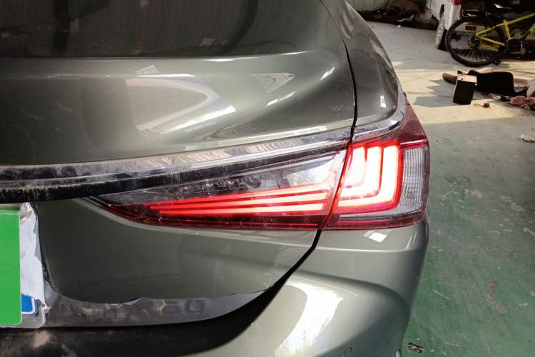 Used Lexus ES 2022 200 Excellence Edition Right Rear Taillight