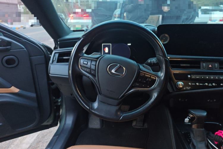 Used Lexus ES 2022 300h Deluxe Edition Steering Wheel