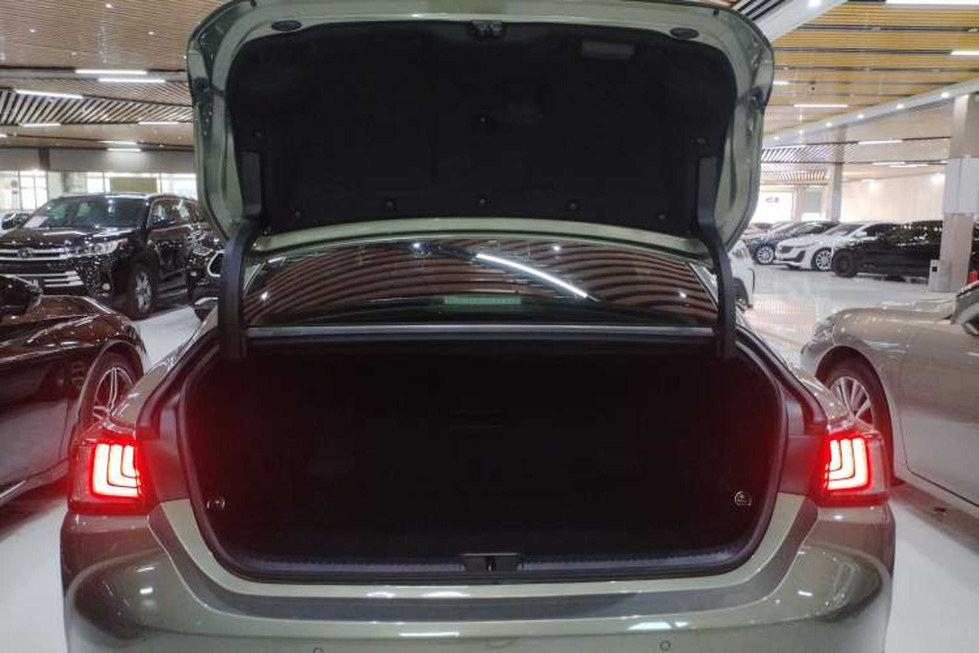 Used Lexus ES 2022 200 Excellence Edition Trunk