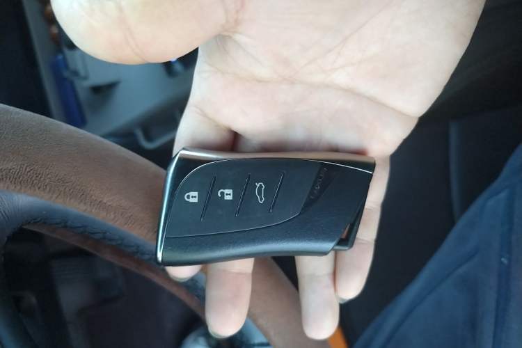 Used Lexus ES 2022 300h Excellence Edition Vehicle Key