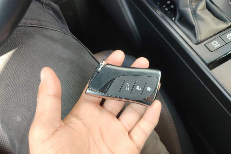 Used Lexus ES 2022 300h Excellence Edition Vehicle Key