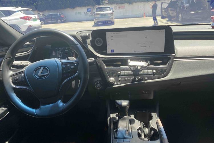 Used Lexus ES 2022 200 Excellence Edition Interior 3