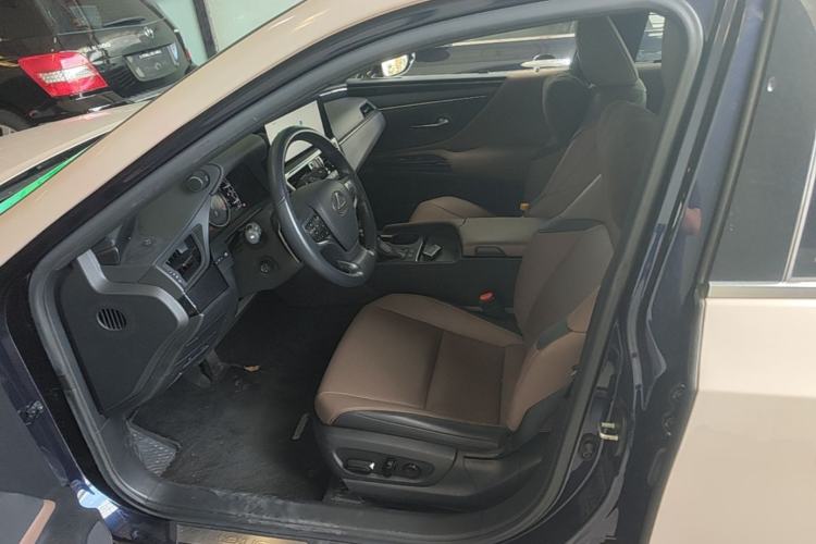 Used Lexus ES 2022 200 Excellence Edition Left Front Seat