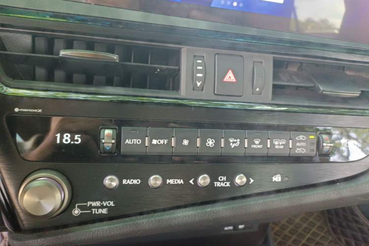 Used Lexus ES 2022 200 Excellence Edition Audio And AC Panel