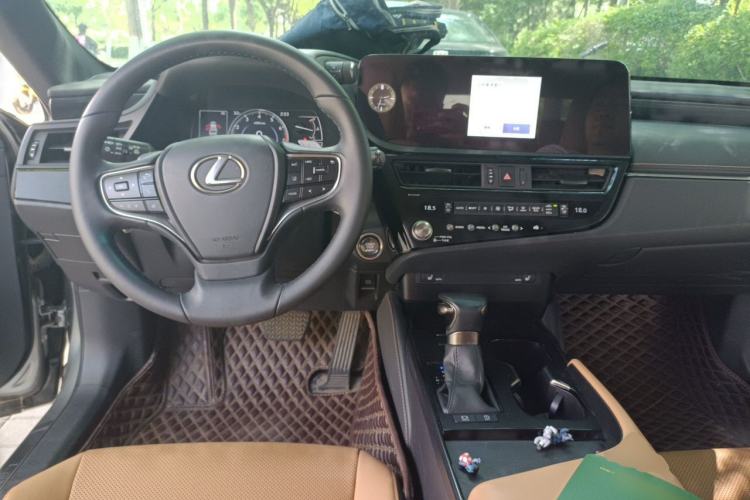 Used Lexus ES 2022 200 Excellence Edition Center Console
