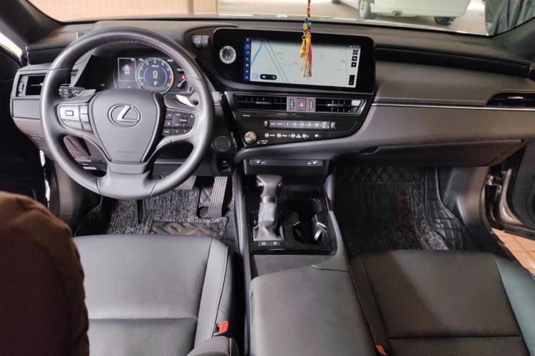 Used Lexus ES 2022 200 Luxury Edition Center Console