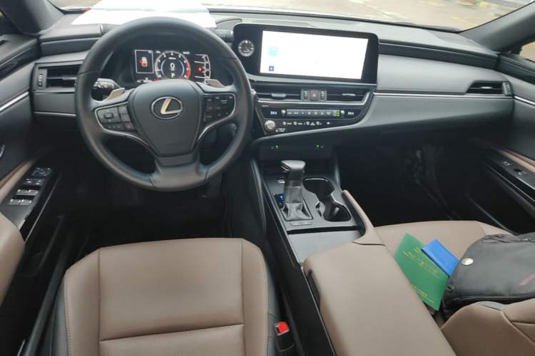 Used Lexus ES 2022 200 Excellence Edition Center Console