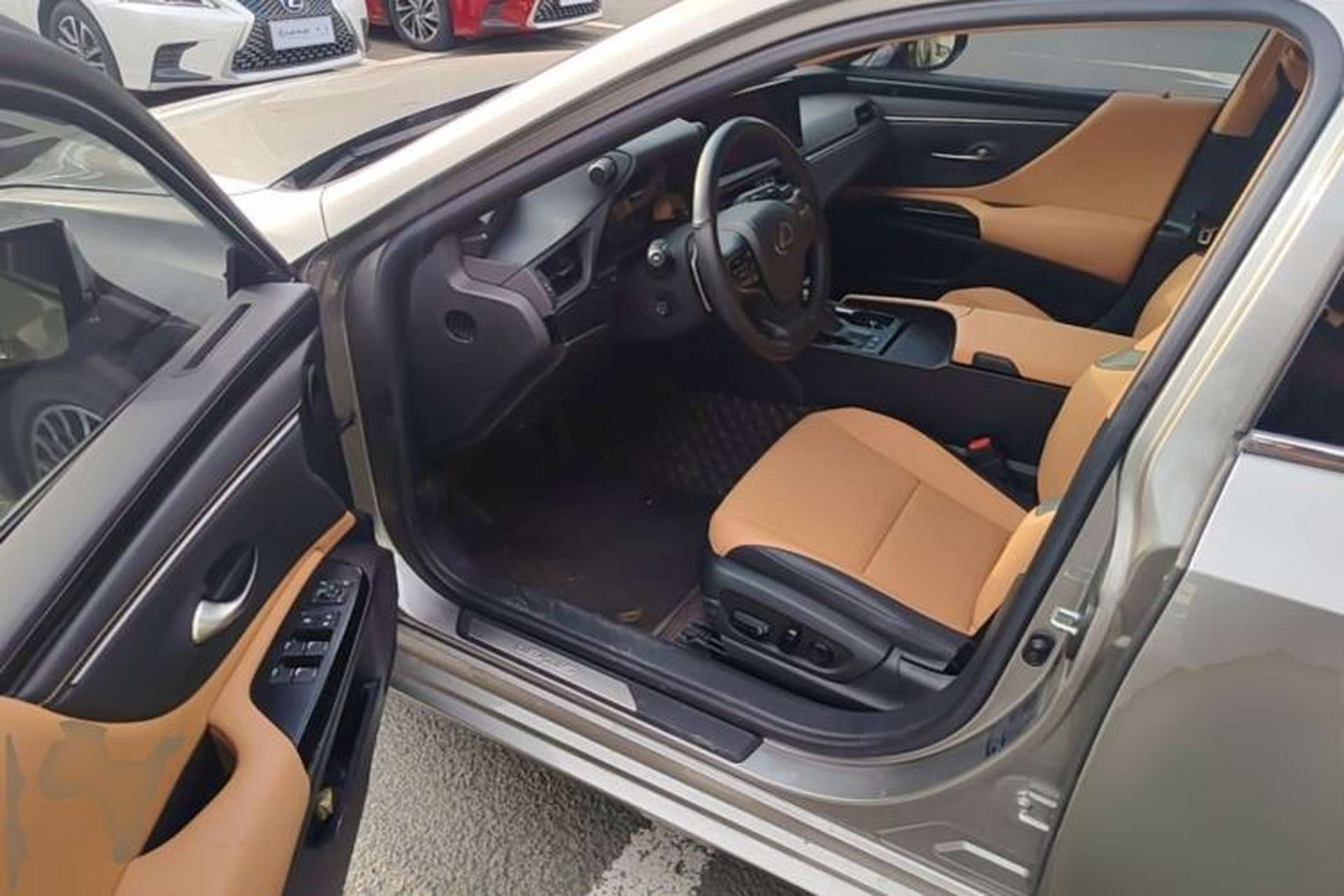 Used Lexus ES 2022 300h Deluxe Edition Driver Seat