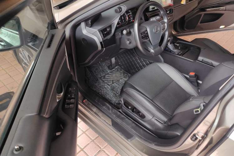Used Lexus ES 2022 200 Luxury Edition Driver Seat