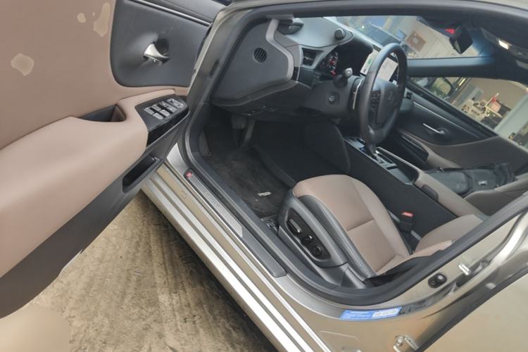 Used Lexus ES 2022 200 Excellence Edition Driver Seat