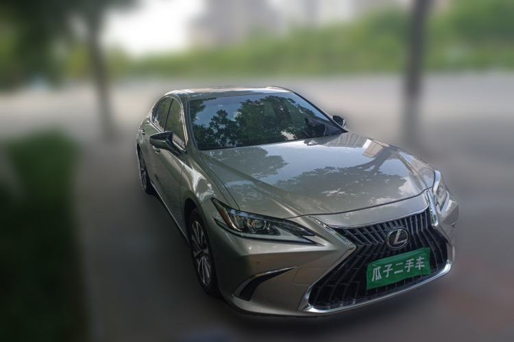 Used Lexus ES 2022 200 Excellence Edition Front Right 45 Deg