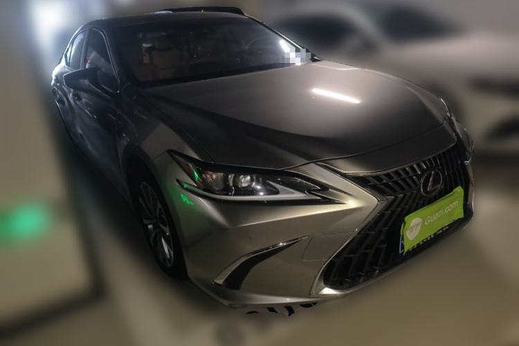 Used Lexus ES 2022 300h Excellence Edition Front Right 45 Deg