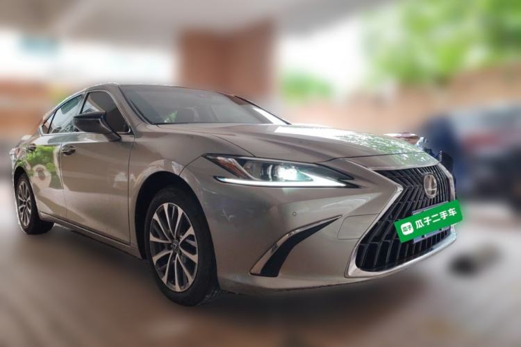 Used Lexus ES 2022 200 Luxury Edition Front Right 45 Deg