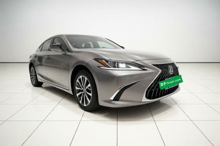 Used Lexus ES 2022 200 Luxury Edition Front Right 45 Deg